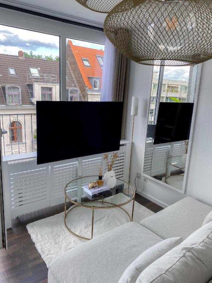Dani Stylish Minimal Innercity Terrace Appartement *